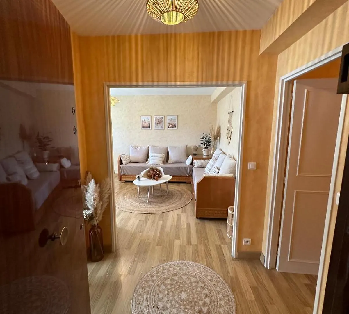 Spacieux 2 Chambres 65M2 Climatise Au Village Medieval Entre Nice Et Antibes Villeneuve-Loubet France